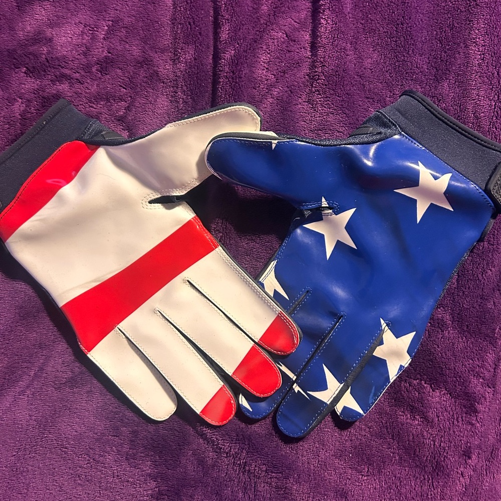 Under Armour Patriotic Star Gloves - Red, White, Blue